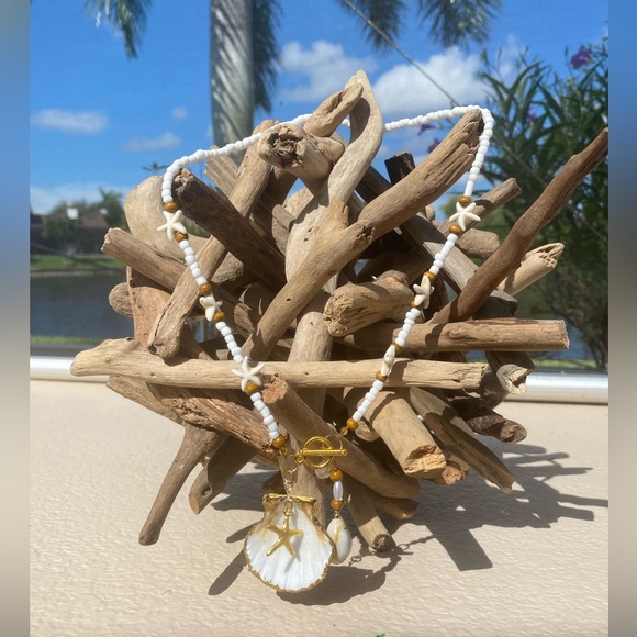 Natural Shell Gilded in Gold Leaf with a Starfish-Freshwater Pearl Boho Necklace - Picture 8 of 8